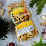 Platie makaroni ar grieķu tzatziki garšaugiem